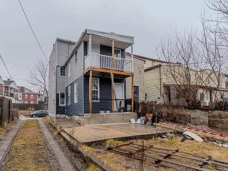 662 Salem Ave — Photo 12