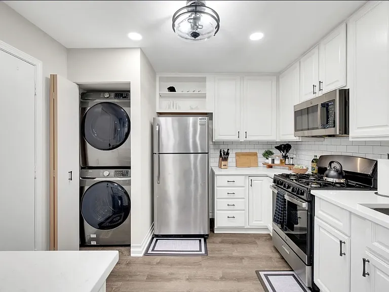 379 Sandhurst Cir #1 — Photo 6