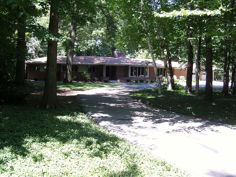 1st image of 366 W 62nd St