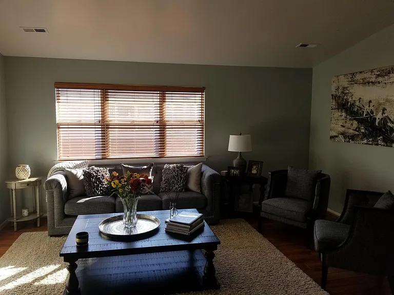 225 Bexley Ln — Photo 4