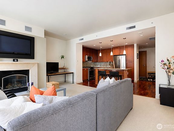 3rd image of 10650 NE 9th Place #1023