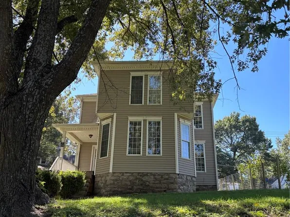 1106 Parallel St, Atchison, KS 66002
