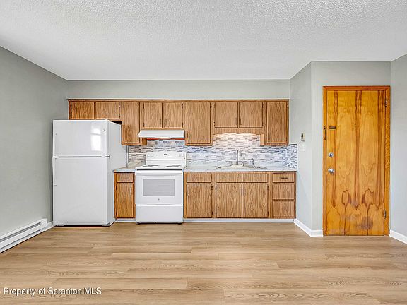 5th image of 809 Moosic Rd