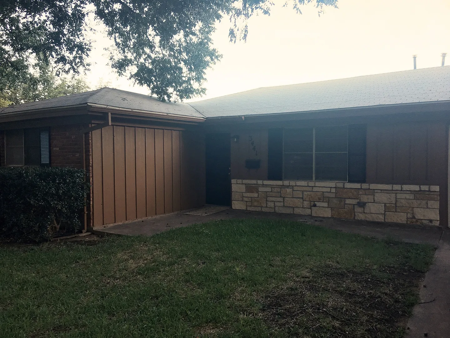 Beautifully updated 3/2/2! — Photo 2