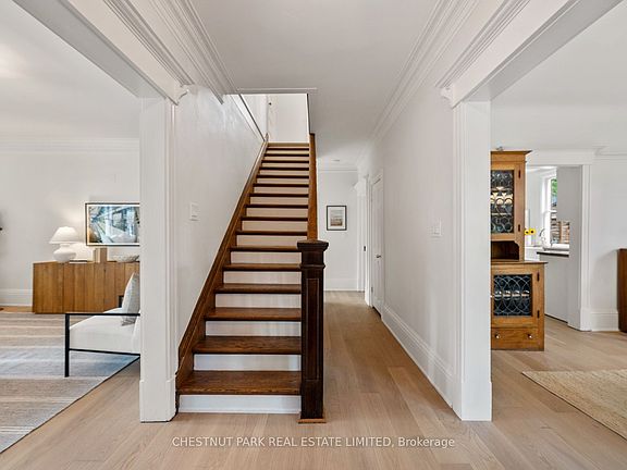 5th image of 139 Hammersmith Ave
