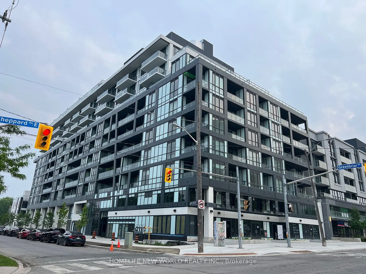 625 Sheppard — Photo 1