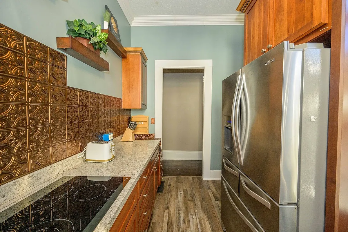 Building Photo - 208 N Mulberry St #2