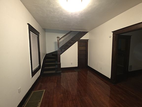 4th image of 8450 Dersam St
