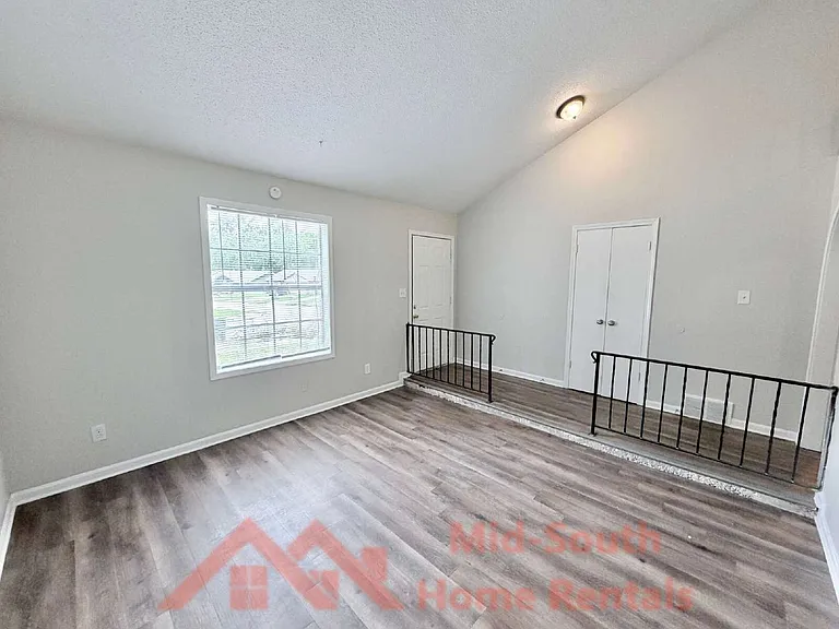 3809 Dante Ave — Photo 4