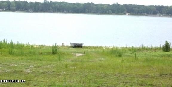 Grandin Lake Shore public lot