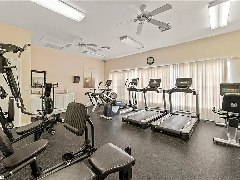 8423 Bernwood Cove Loop #405 — Photo 10