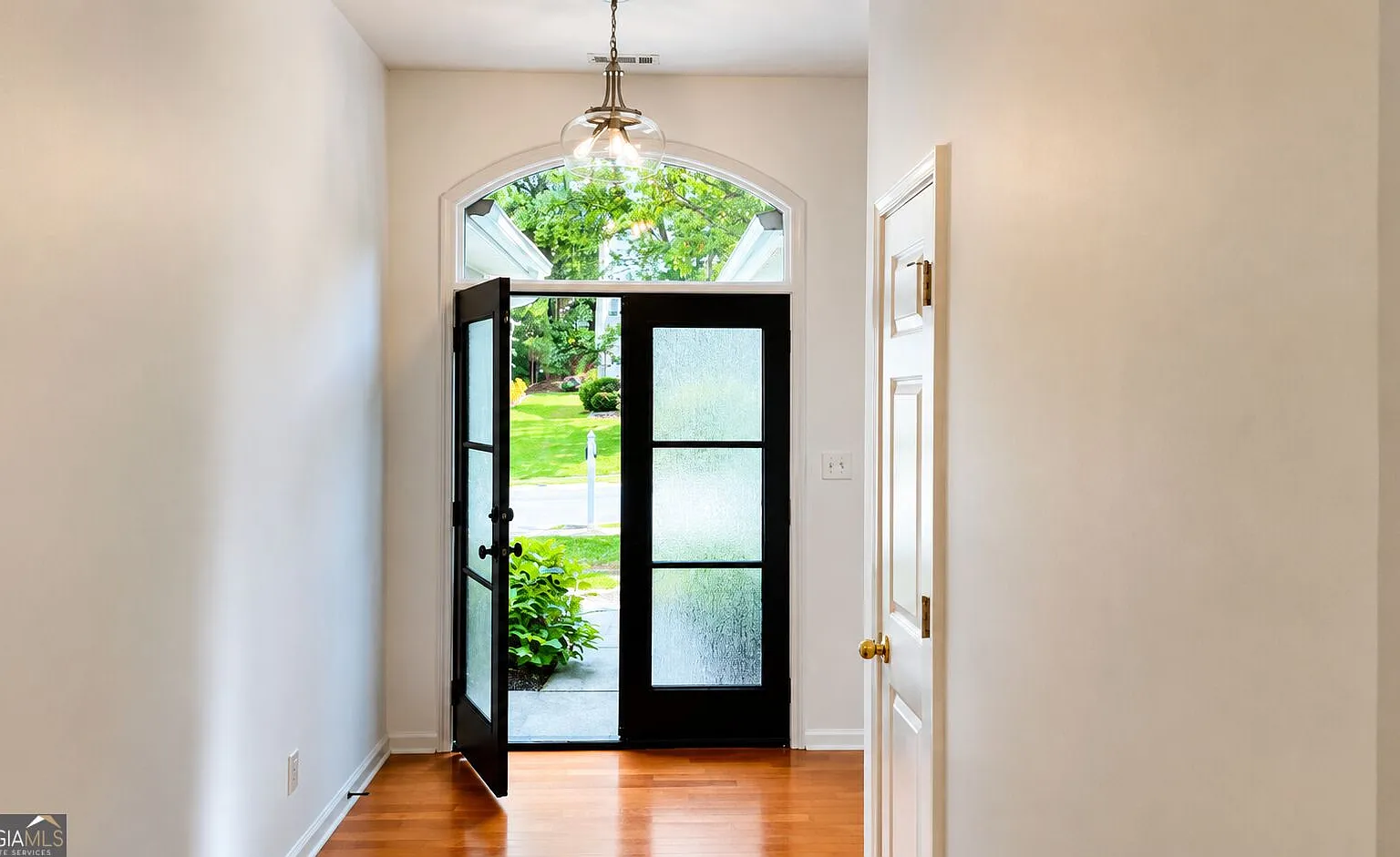 4 bed, 3.0 bath, 1876 sqft, $2,850 — Photo 3