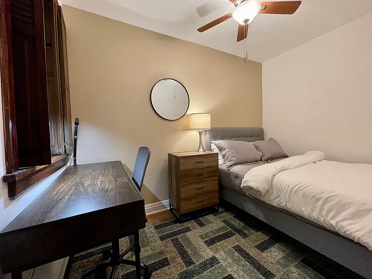 1506 W Polk St — Photo 11