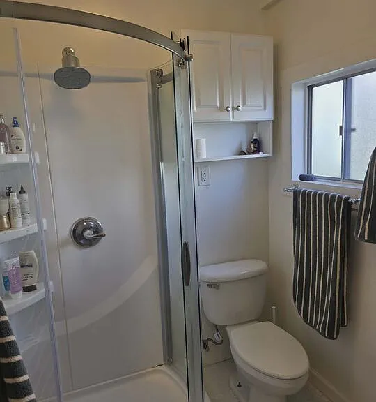 2122 N Hillhurst Ave — Photo 10