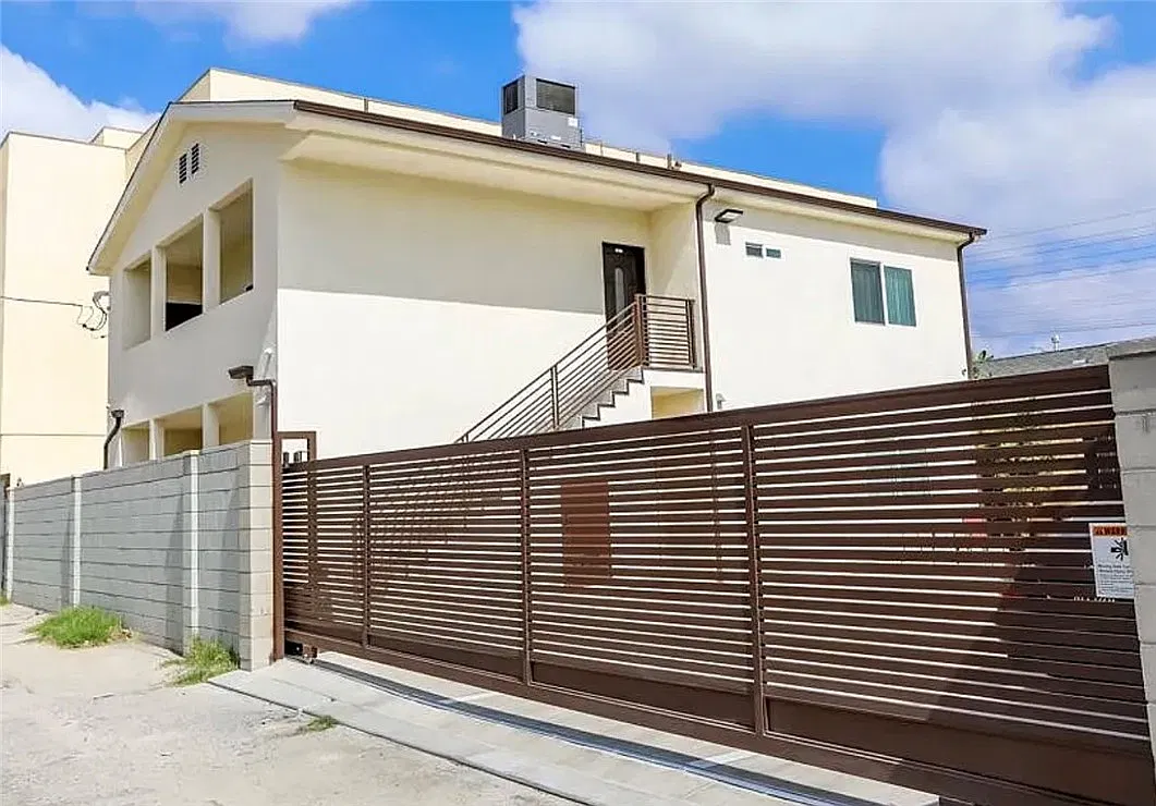 2 bed, 1200 sqft, $2,695 — Photo 1