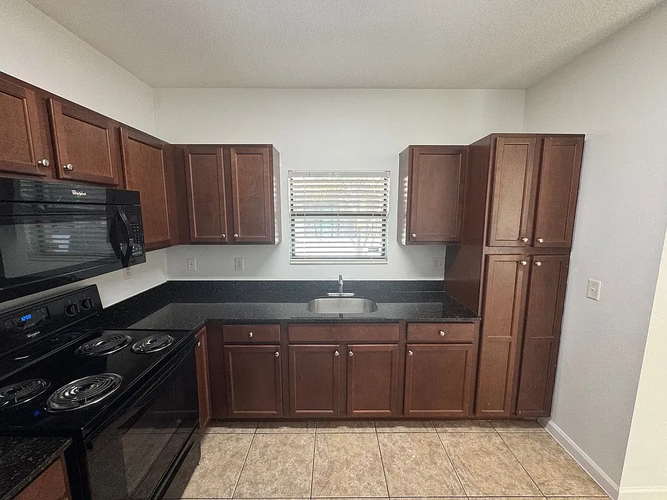 1035 NE 10th Ave