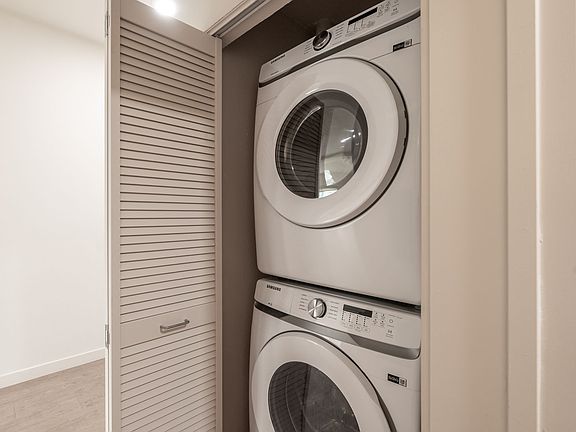 2nd image of 240 W Macarthur Blvd #403