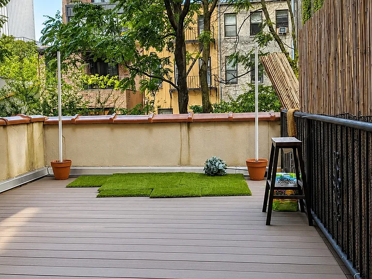 441 W 50th St #2W — Photo 7