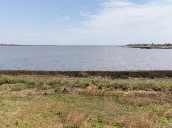 32 Blue Heron Dr S, Pt Lavaca, TX 77979