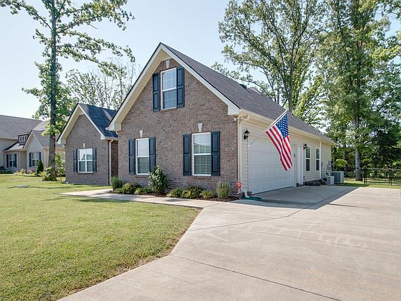 3rd image of 1405 Round Rock Dr