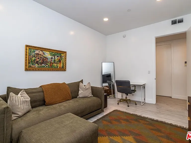 137 N Doheny Dr #3 — Photo 20