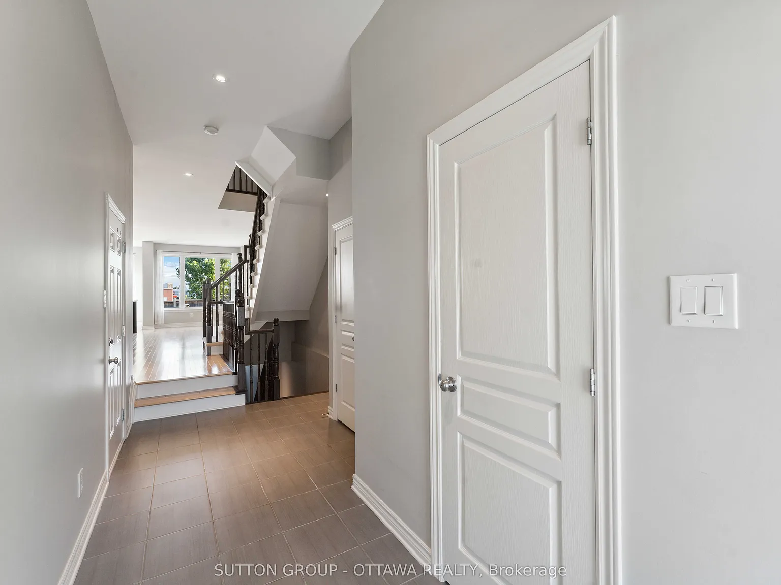 3 bed, $2,900 — Photo 2