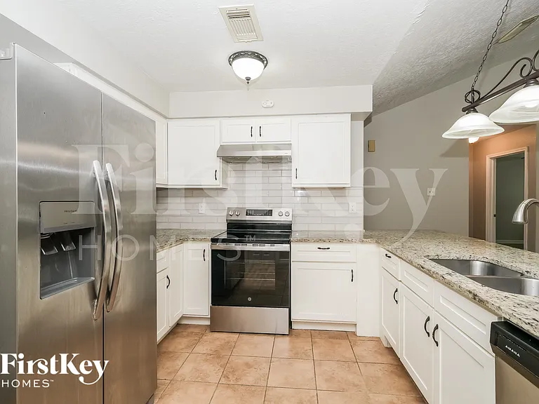 2411 Shady Brook Dr — Photo 9