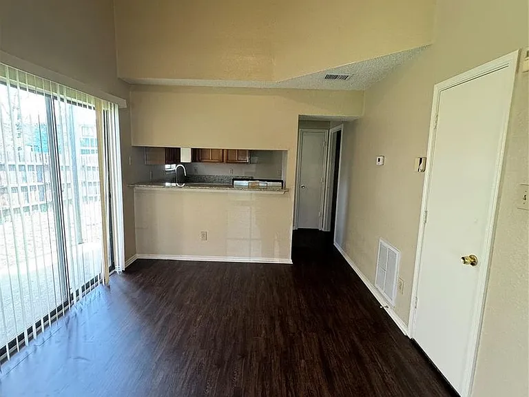 2140 Norcross Dr — Photo 3