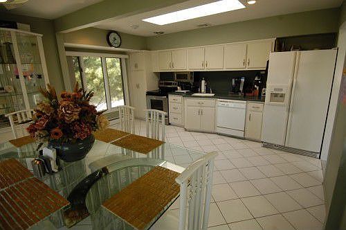 5th image of 14 Jeanette Dr