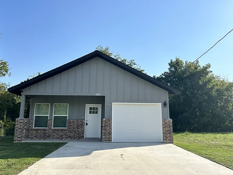 2307 McDougal St — Photo 1