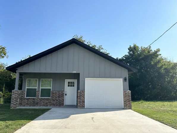 2307 McDougal St, Greenville, TX 75401
