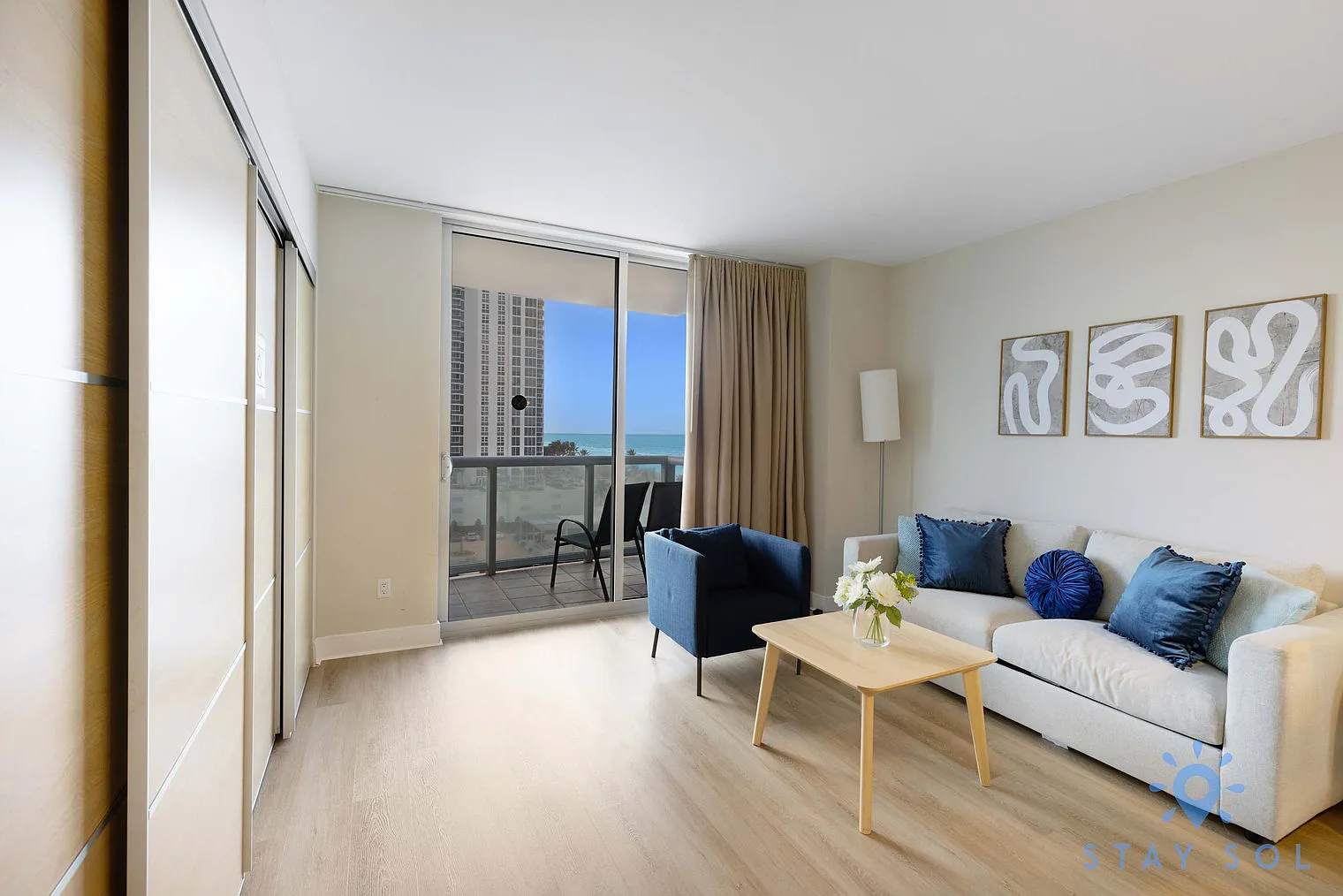 1 bed, 1.0 bath, 699 sqft, $3,228 — Photo 2