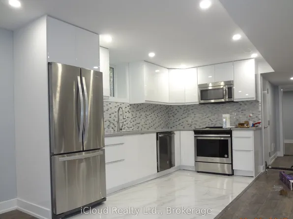 28 Jill Cres E, Toronto, ON M9B 6B3
