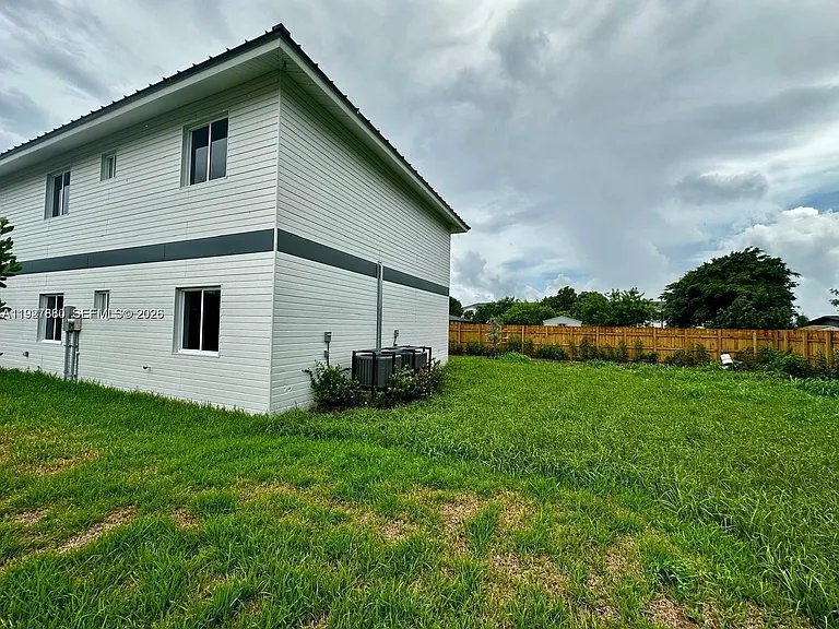 722 NW 6th Ct — Photo 41