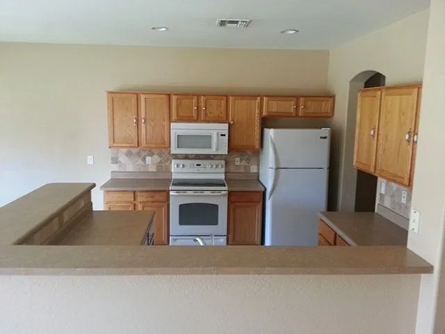3 bed, 2.0 bath, 1642 sqft, $1,900 — Photo 4