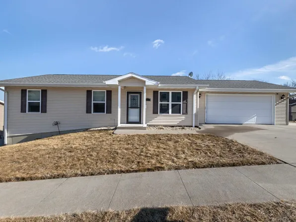 3000 Stellar Eagle Dr, Dubuque, IA 52001