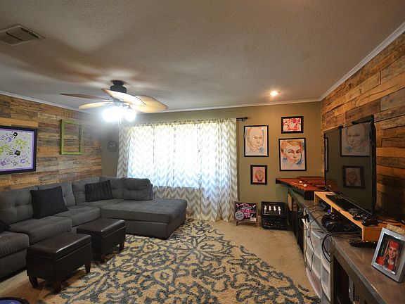 4th image of 1813 Karen Cir