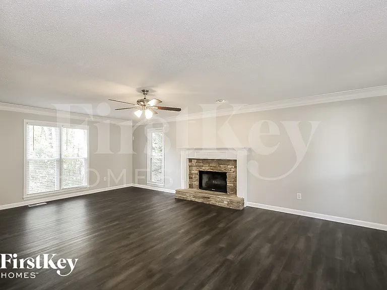 20 Abbey Ln — Photo 2