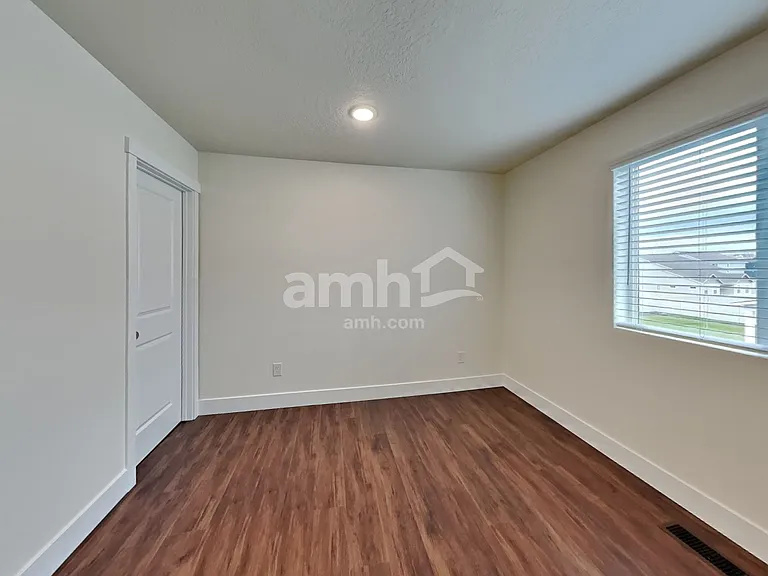 2440 S Deborah Ave — Photo 14