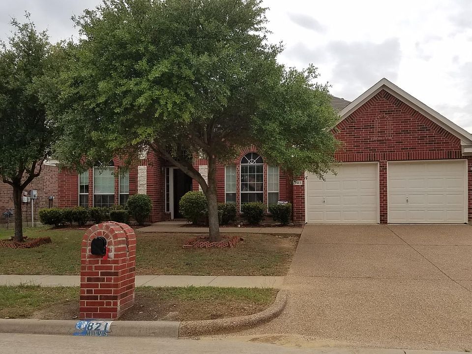 1st image of 821 Magnolia Trl