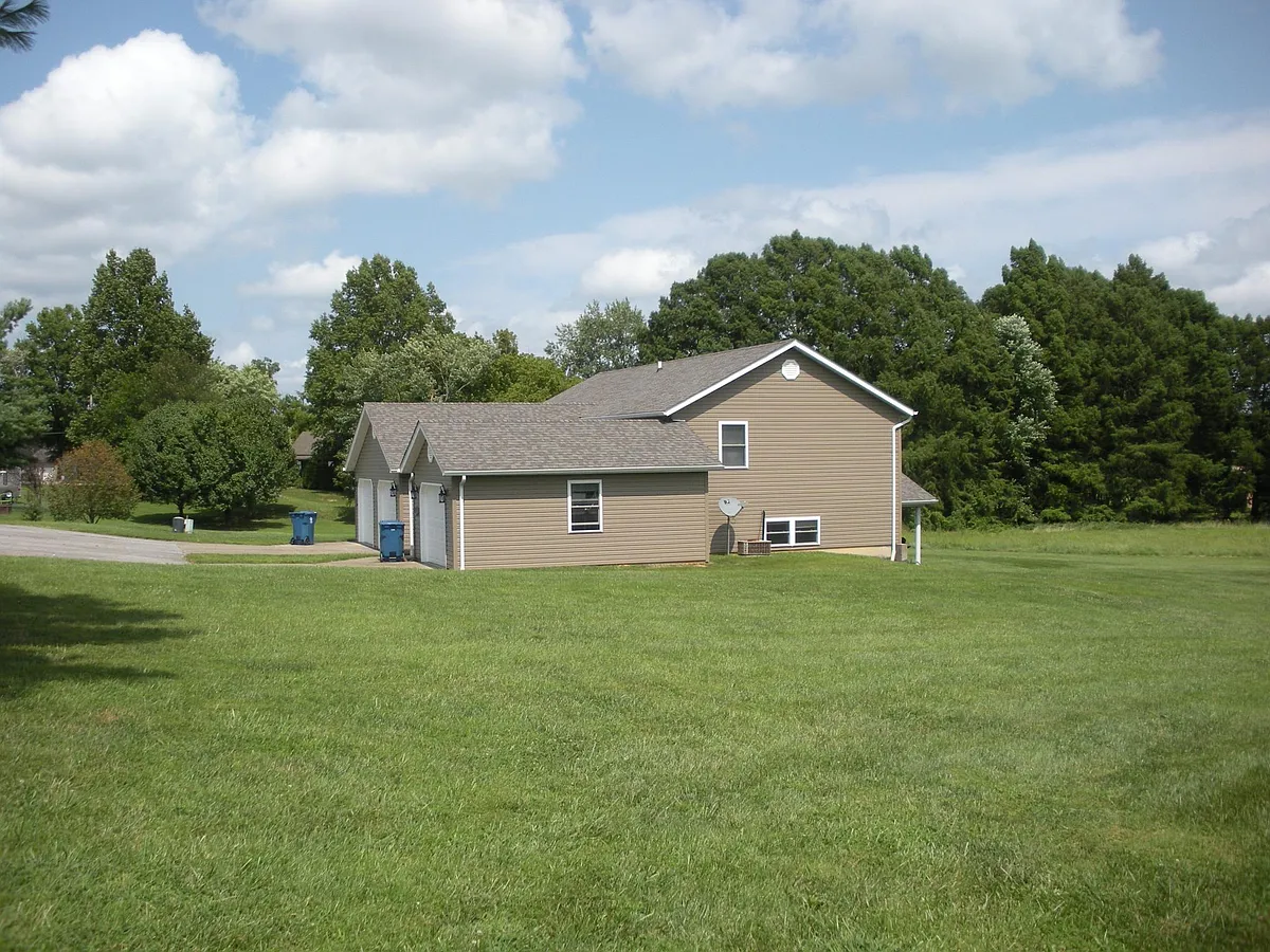 Building Photo - 917 Finney Dr