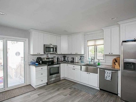 3rd image of 14 Beach Ave