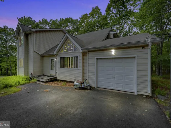 610 Galion Dr, Tamiment, PA 18371