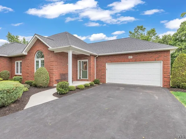 4877 Waterford Pl, Lockport, NY 14094