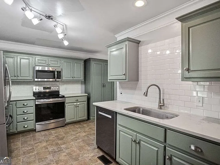 354 E Creek Bnd — Photo 6