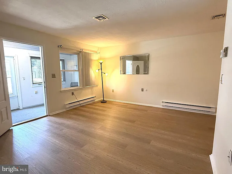 62 Kingston Way — Photo 3