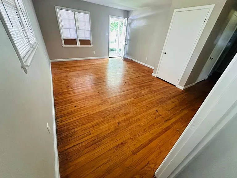 4259 Amherst Dr — Photo 3