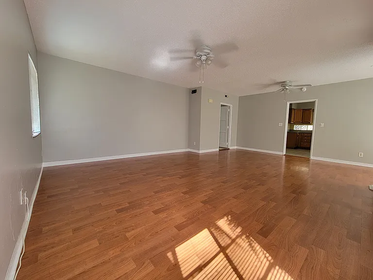 505 12th Ave NE #1 — Photo 5