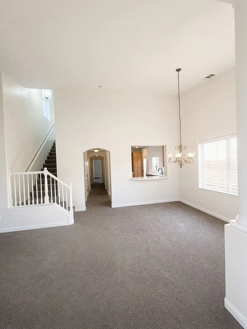 Beautiful 3-Bedroom Home for Rent in Bradley Square! — Photo 3