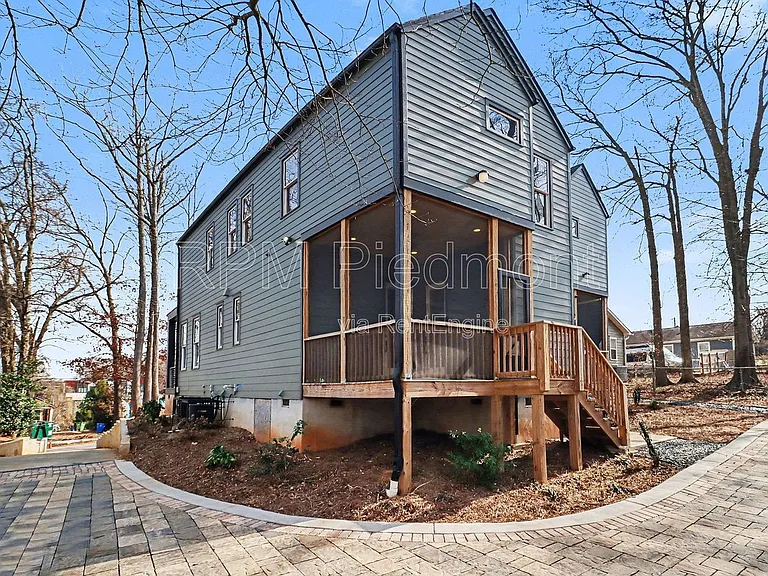 1081 Hill St SE #B — Photo 6